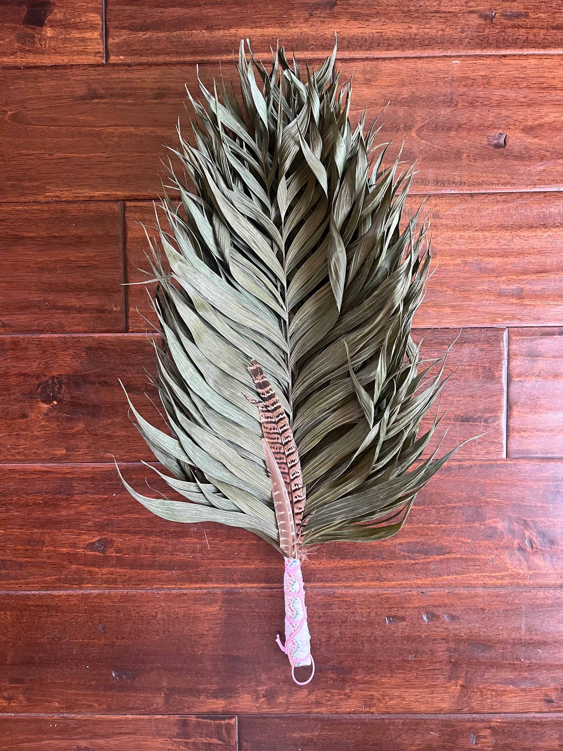 Commodore Palm Chakapa 25" White Fabric with Flower Trim and Pink Cord