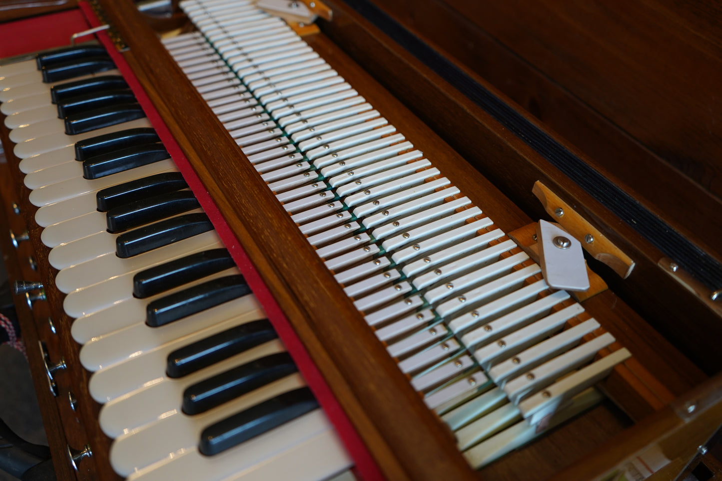 Monoj Kr Sardar Harmonium, Teak Wood, Folding, 3 Reeds, 9 Scale Changer, 37 Keys, 30% Off!!