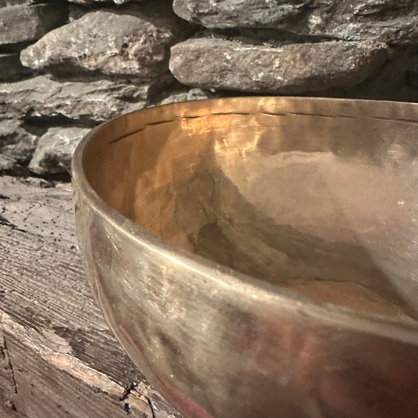 Brass 8.5" Hand Hammered Singing Bowl in E