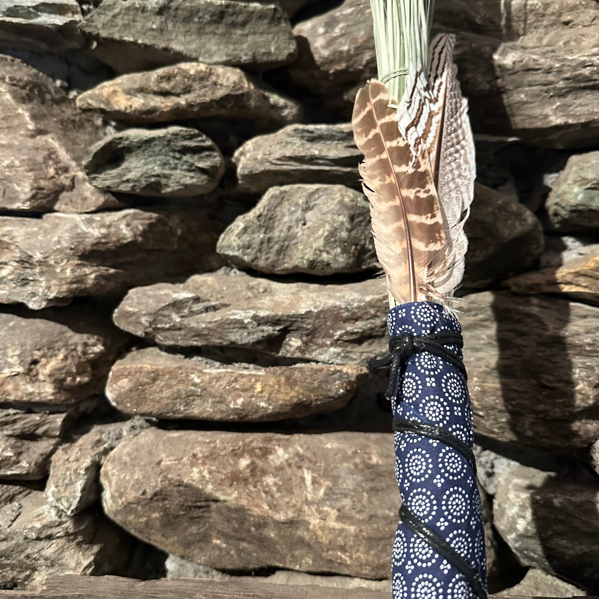 Beargrass Chakapa 22"Blue & White Fabric with Black Cord