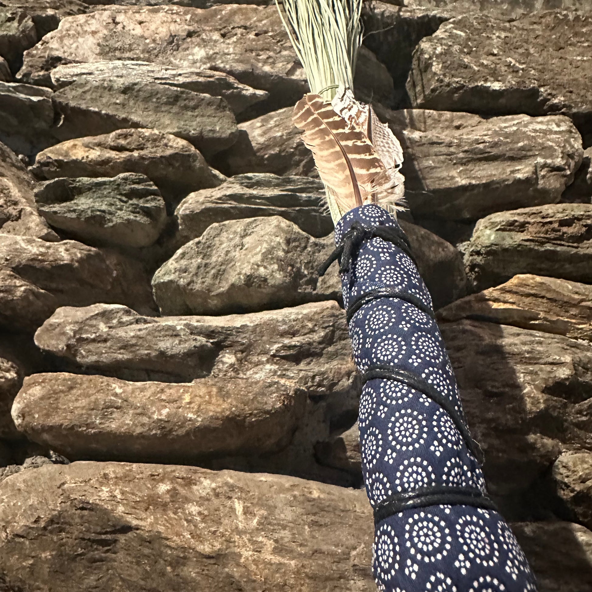 Beargrass Chakapa 22"Blue & White Fabric with Black Cord