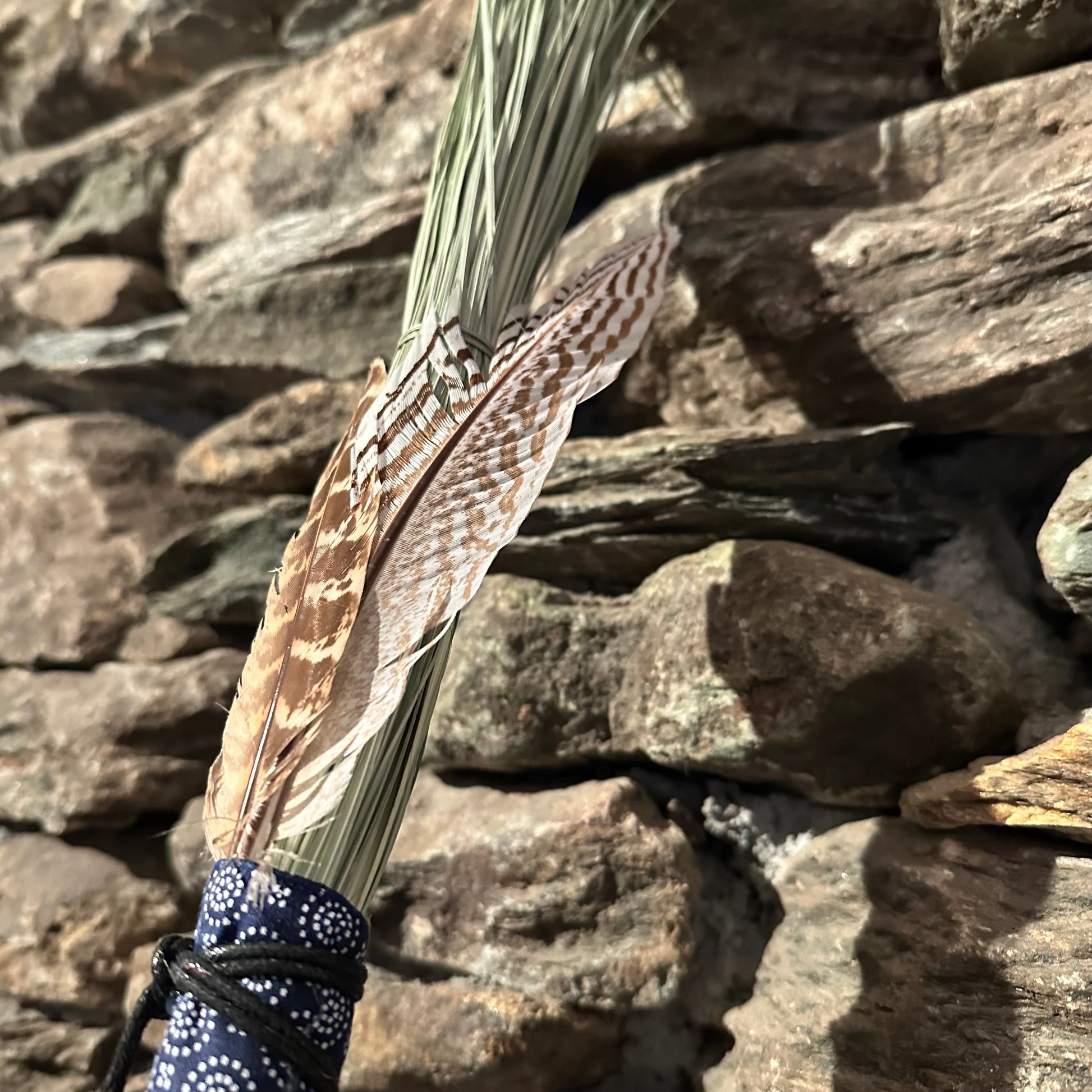 Beargrass Chakapa 22"Blue & White Fabric with Black Cord