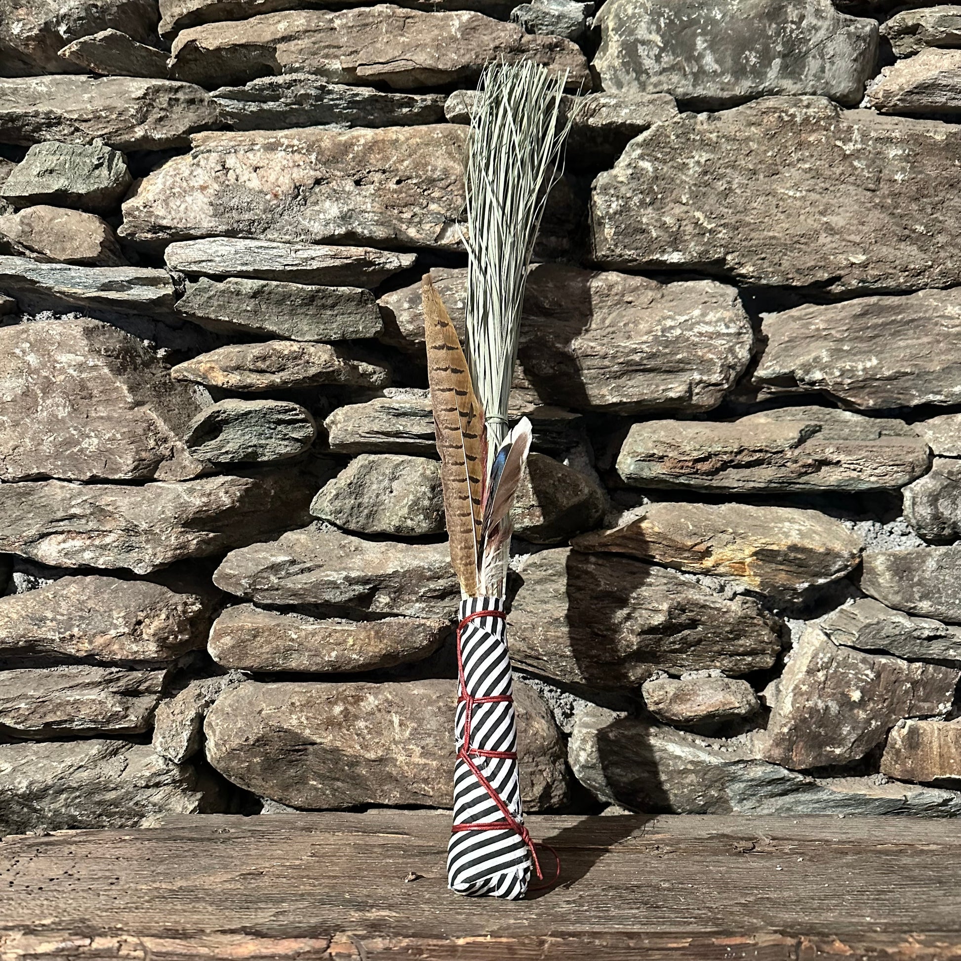 Beargrass Chakapa 22" Black & White Fabric with Maroon Cord