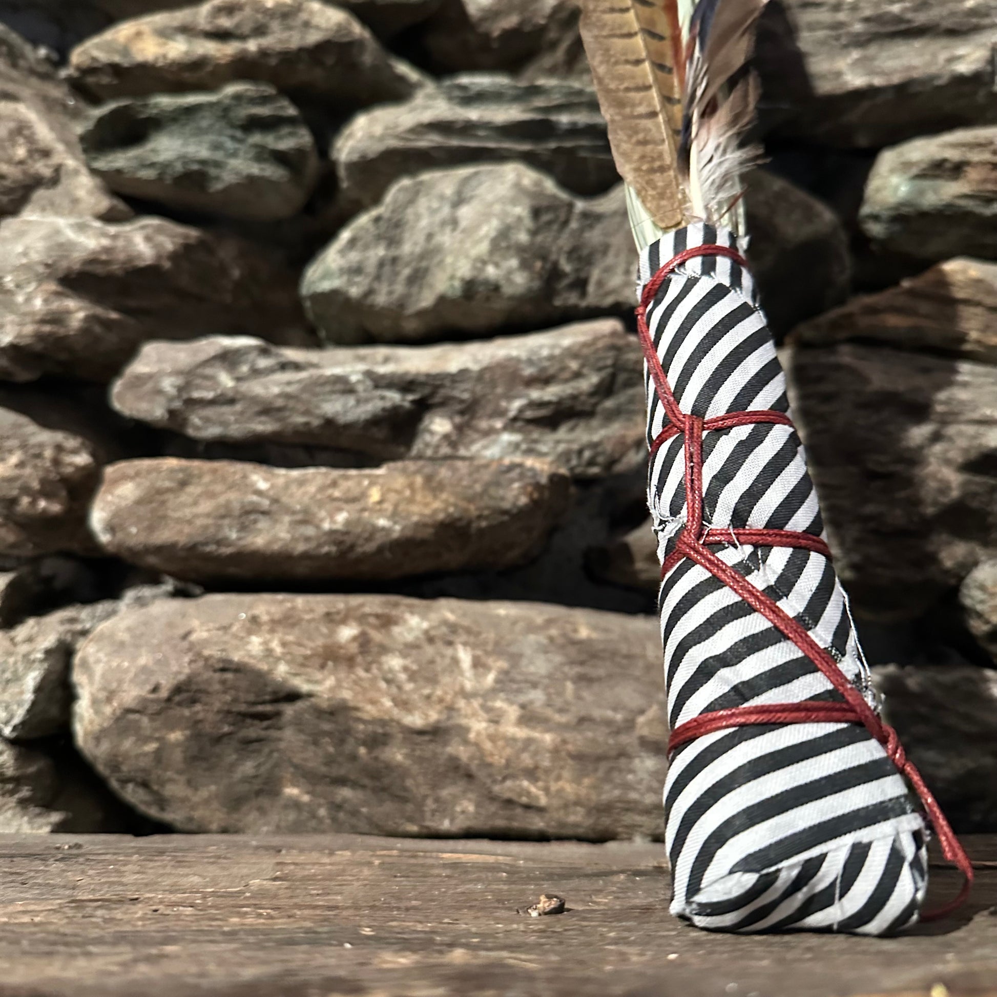 Beargrass Chakapa 22" Black & White Fabric with Maroon Cord