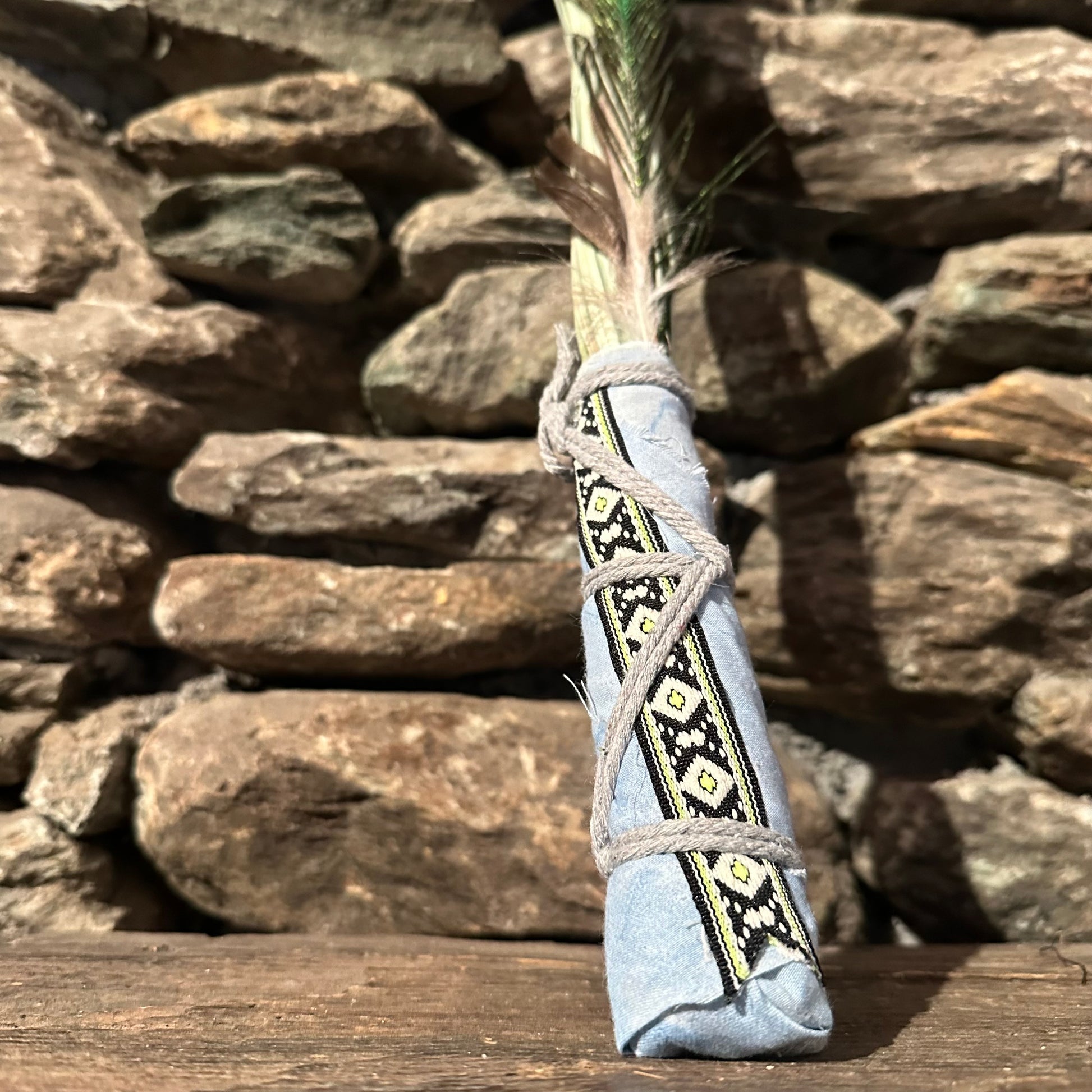 Beargrass Chakapa 22" Light Blue Fabric with Black Trim & Grey Cord