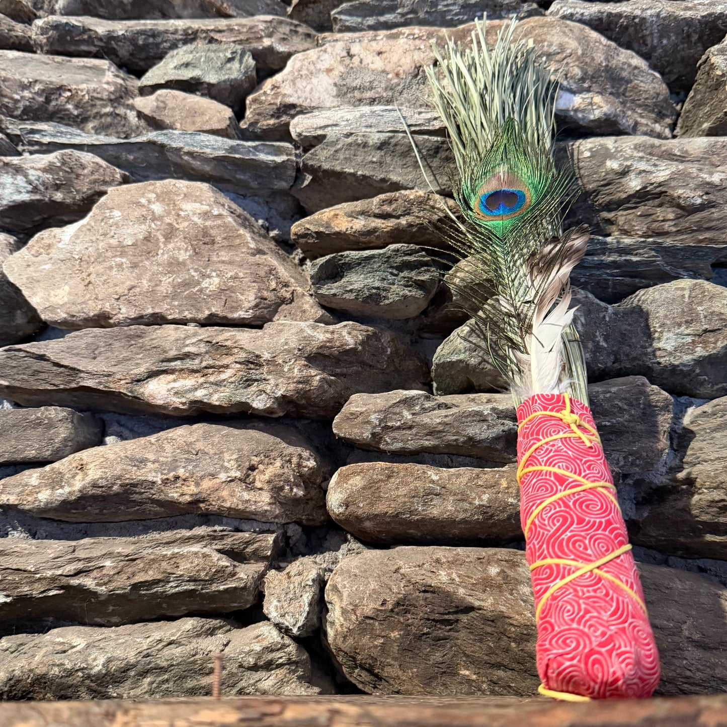 Beargrass Chakapa 18" Red & White Fabri with Yellow Cord