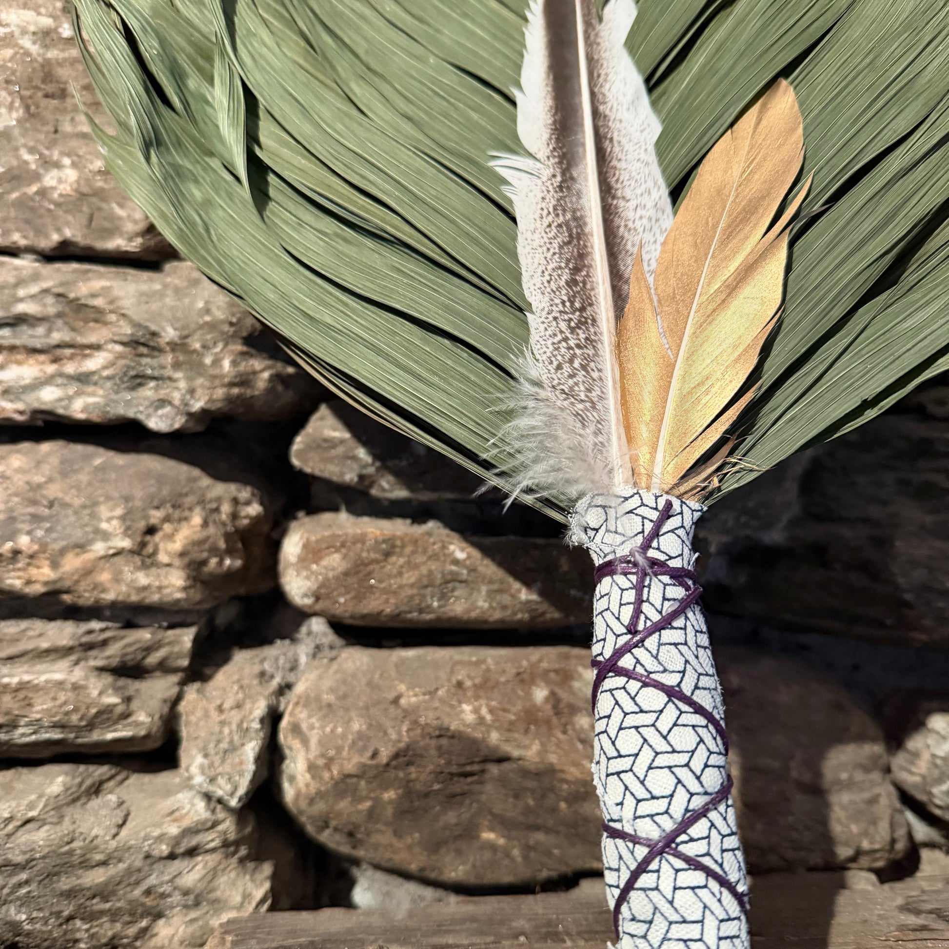 Commodire Palm Chakapa 25" White & Blue with Purple Cord