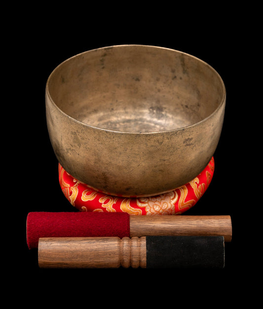 Antique Thadobati Singing Bowl F 170Hz 7 1/4" A16089