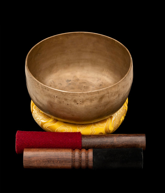 Antique Thadobati Singing Bowl G3 195Hz (Near Concert Pitch) 6 3/4" A16107