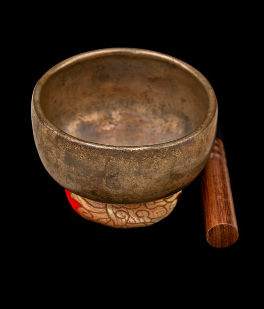 Antique Void Singing Bowl E5 678Hz 4 3/4" A16132