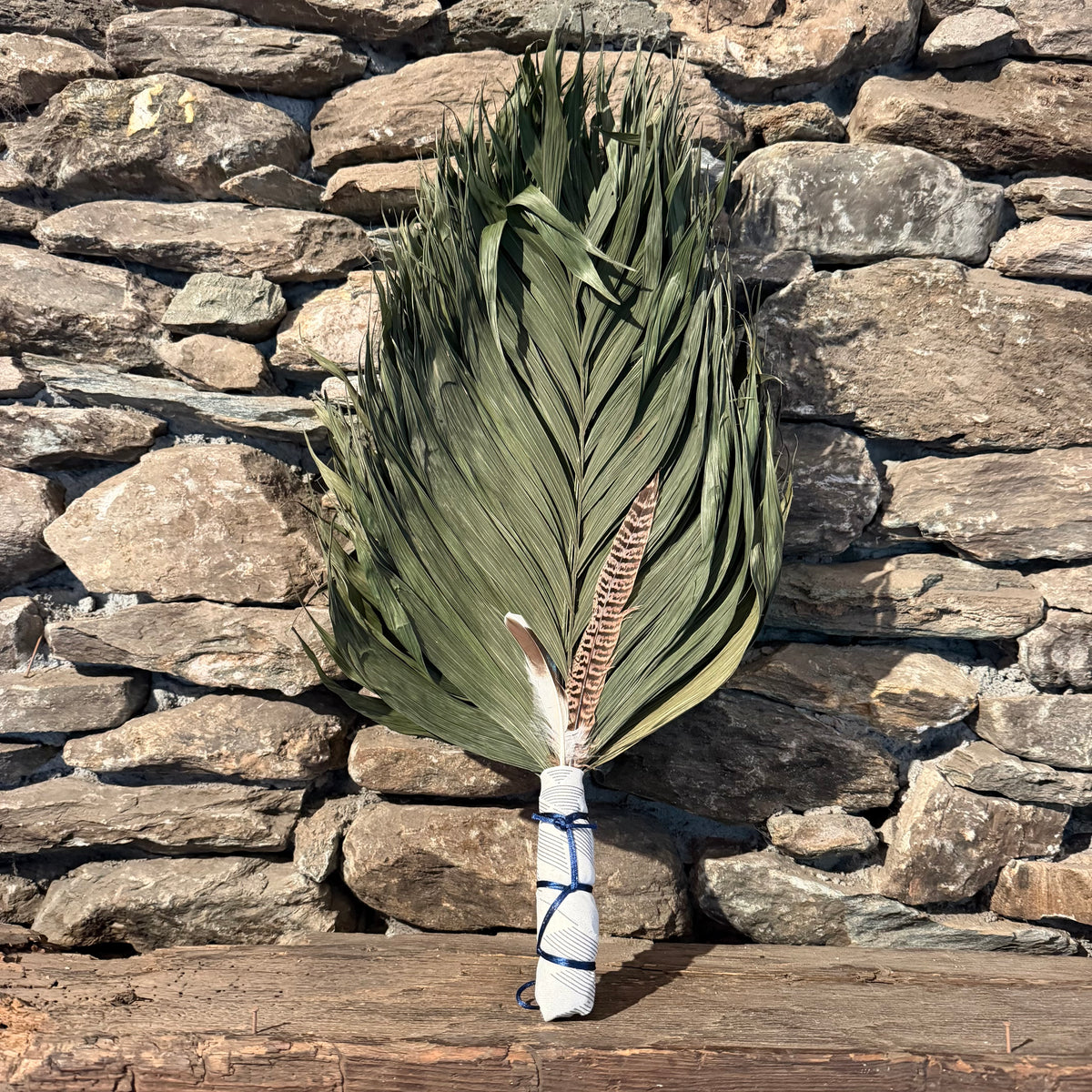 Commodore Palm Chakapa 25" White & Grey with Navy Blue Cord Chakapa