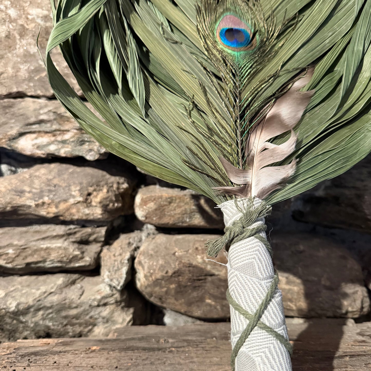 Commodire Palm Chakapa 25" Grey & White with Olive Cord