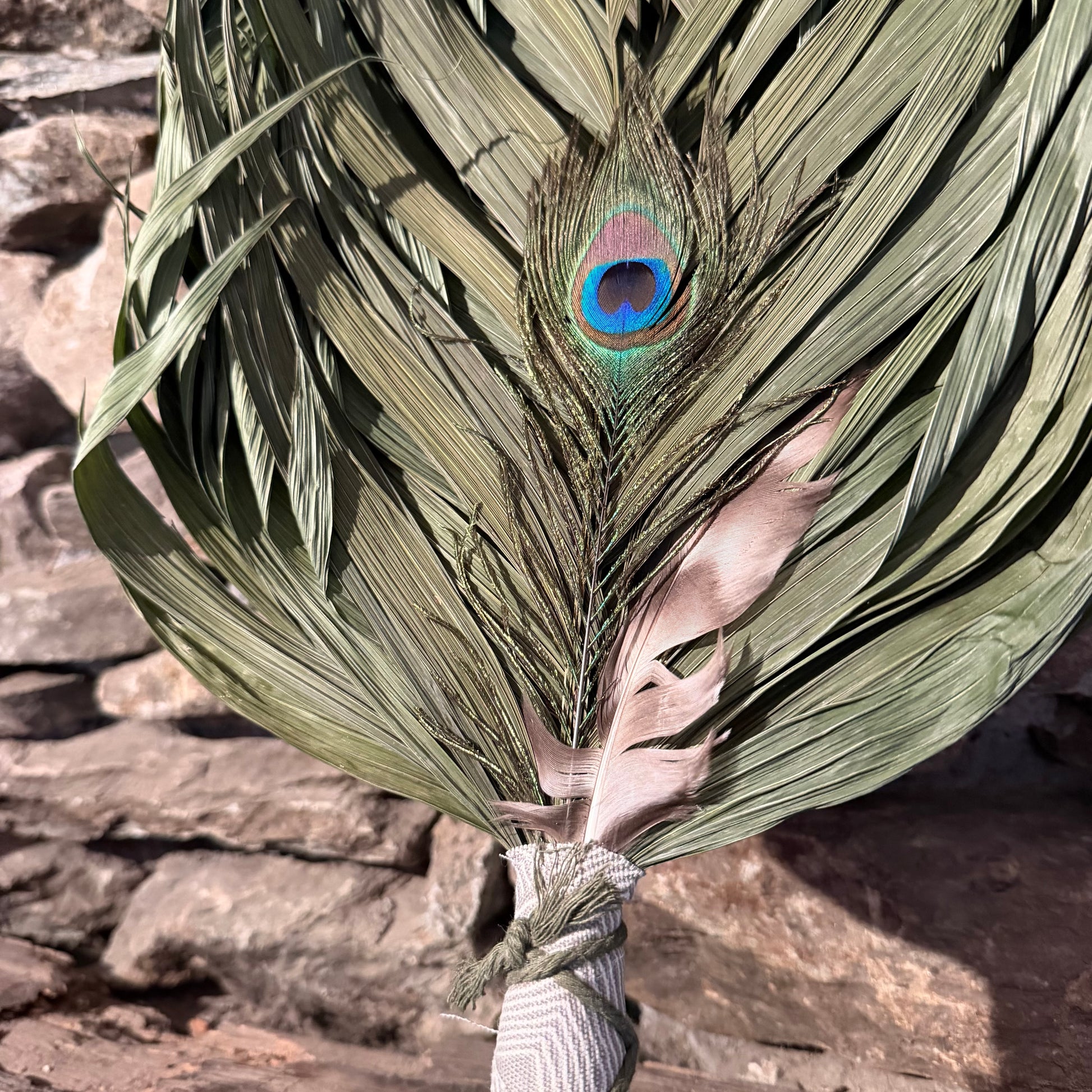 Commodire Palm Chakapa 25" Grey & White with Olive Cord