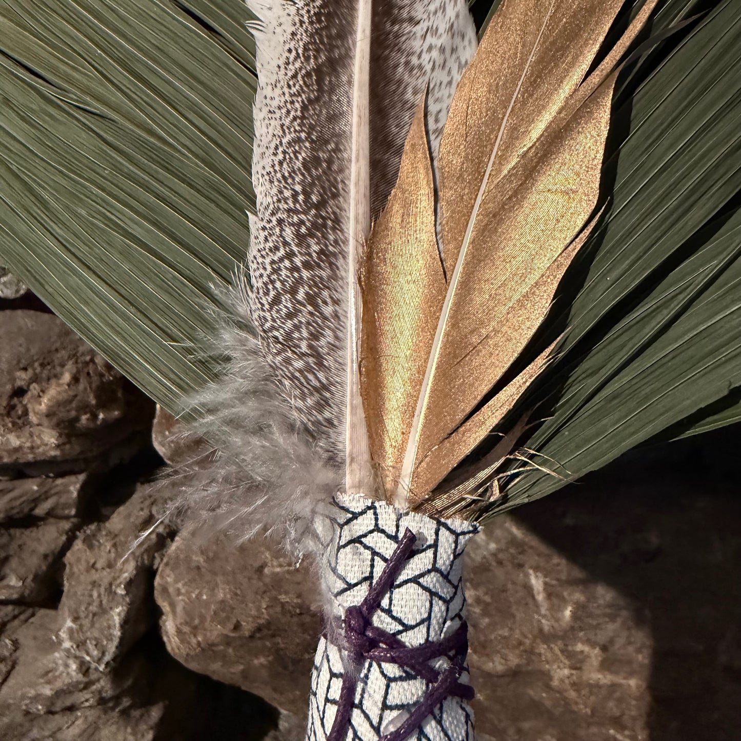Commodire Palm Chakapa 25" White & Blue with Purple Cord