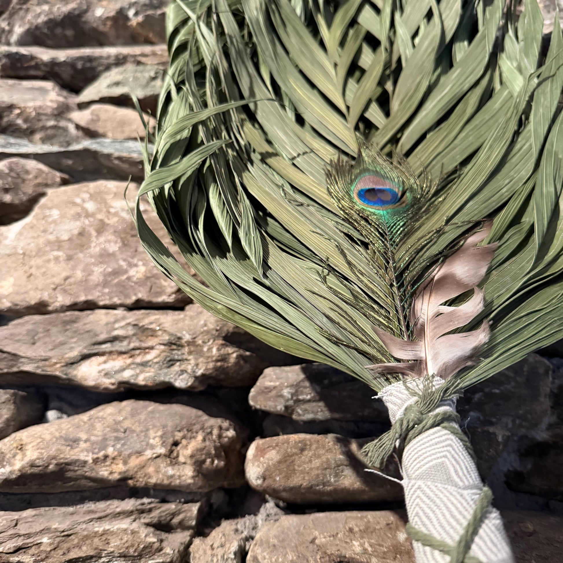 Commodire Palm Chakapa 25" Grey & White with Olive Cord