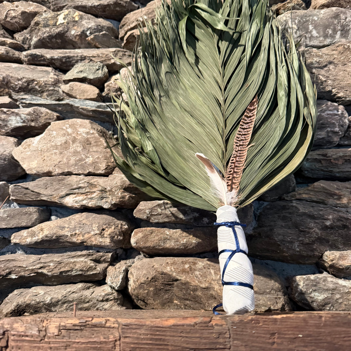 Commodore Palm Chakapa 25" White & Grey with Navy Blue Cord Chakapa