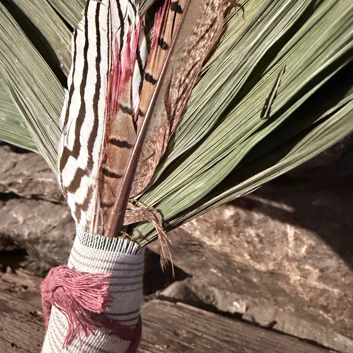 Commodire Palm Chakapa 25" Cream & Gery with Mauve Cord