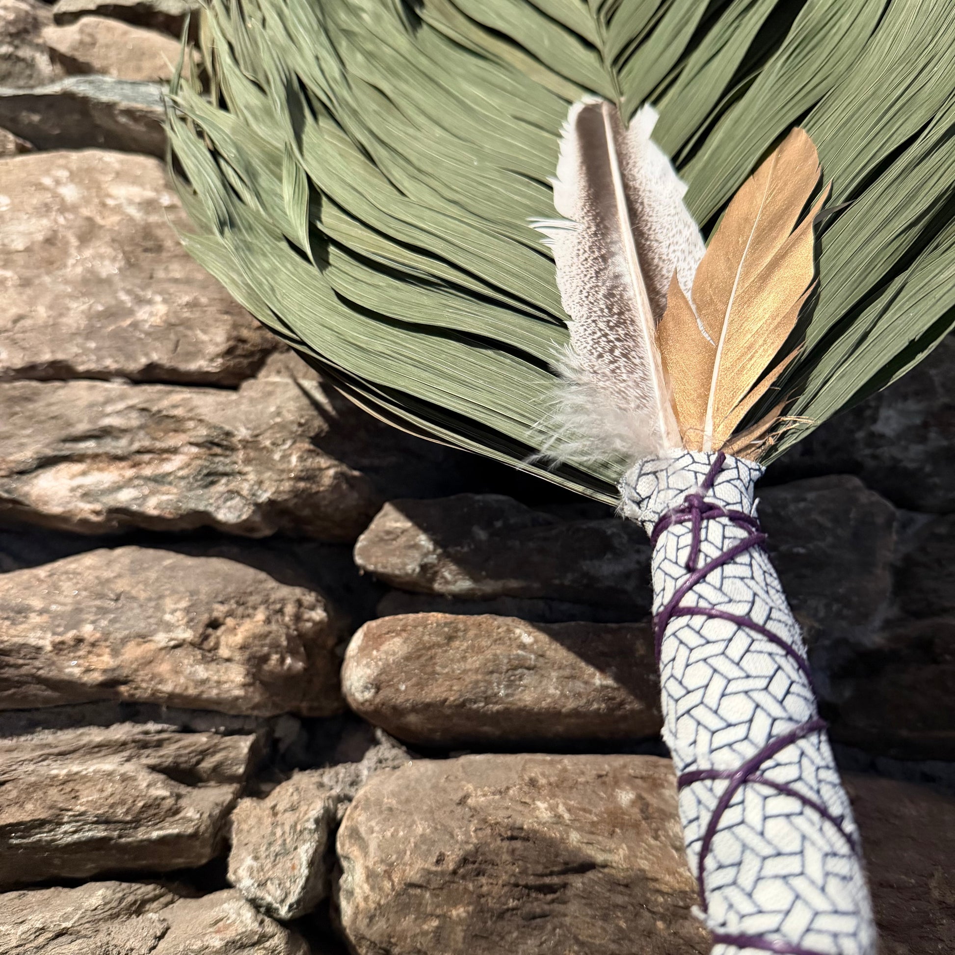 Commodire Palm Chakapa 25" White & Blue with Purple Cord