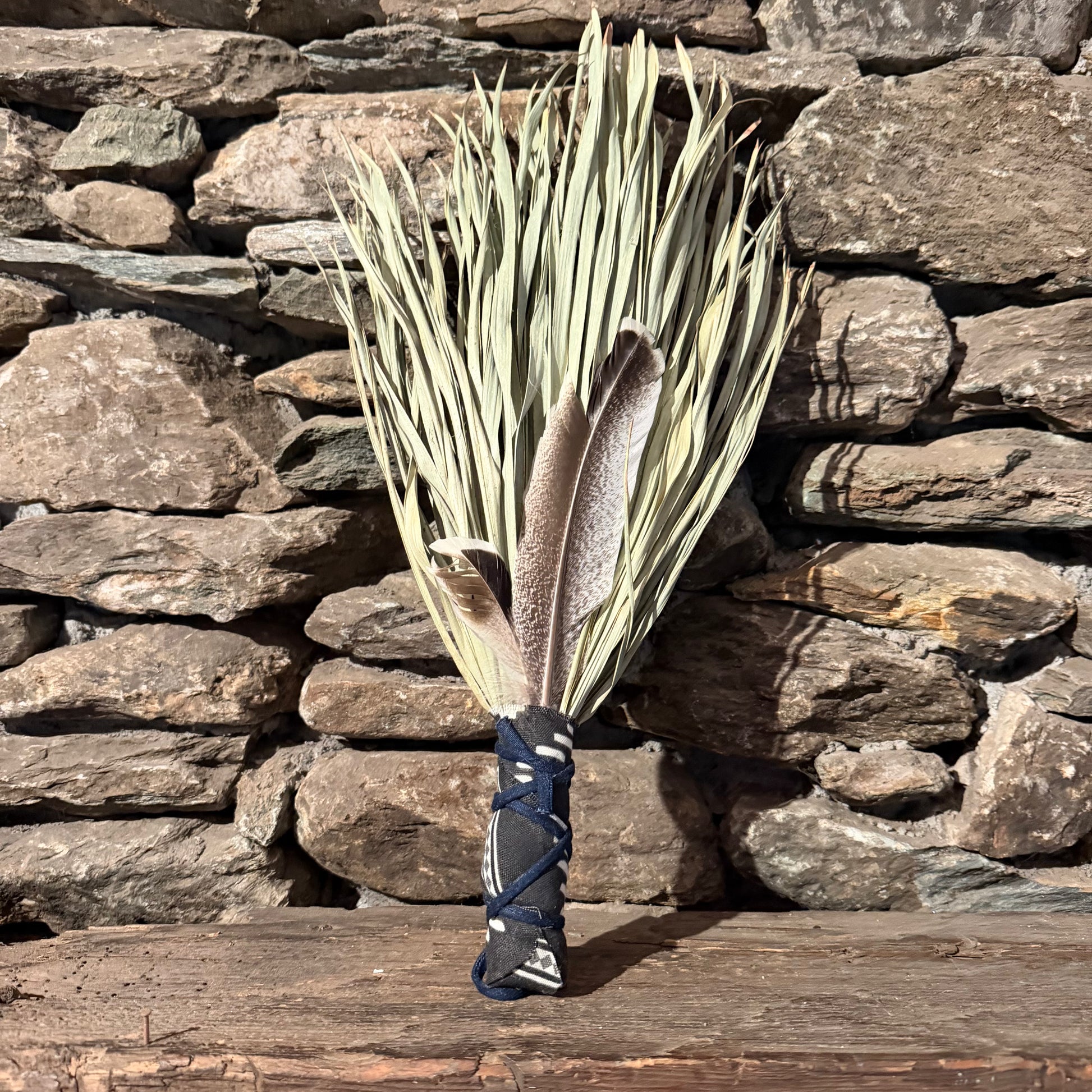 Fan Palm Chakapa 19" Black & White with Dark Denim Cord