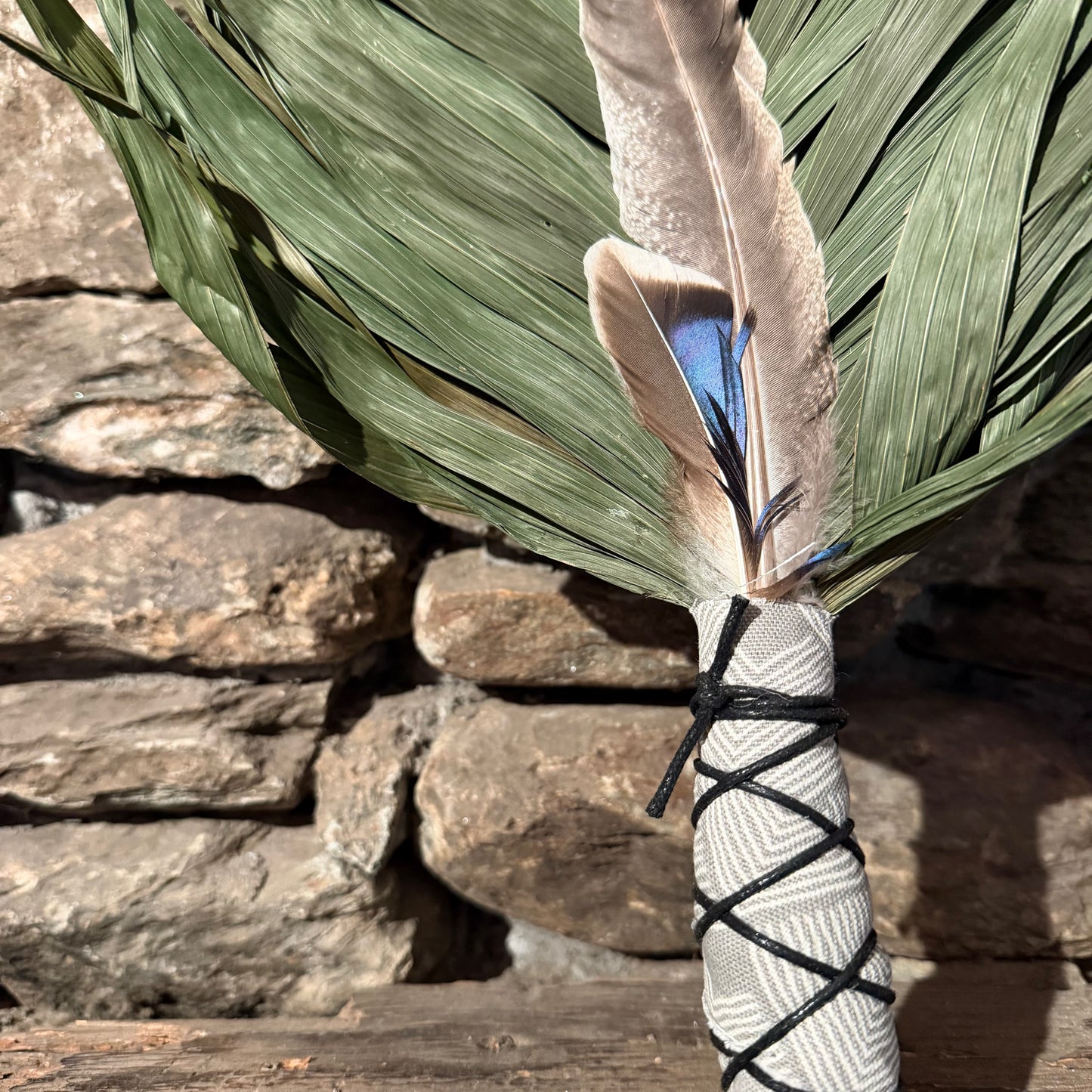 Commodore Palm Chakapa 25" Grey & White with Black Cord