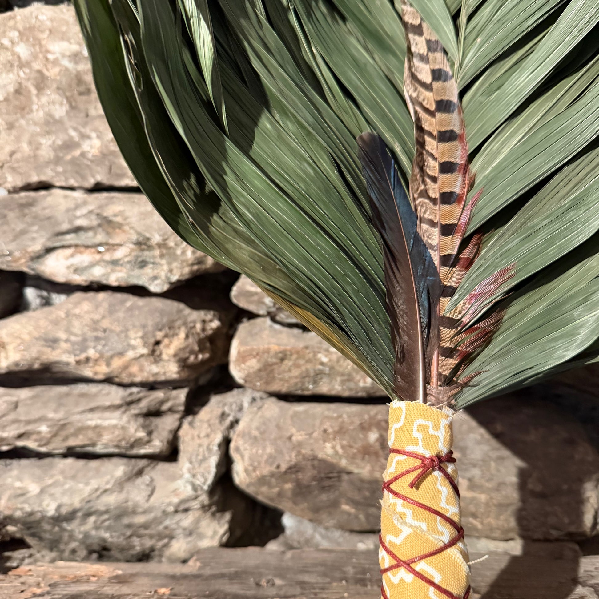 Commodore Palm Chakapa 25" Yellow & White with Maroon Cord