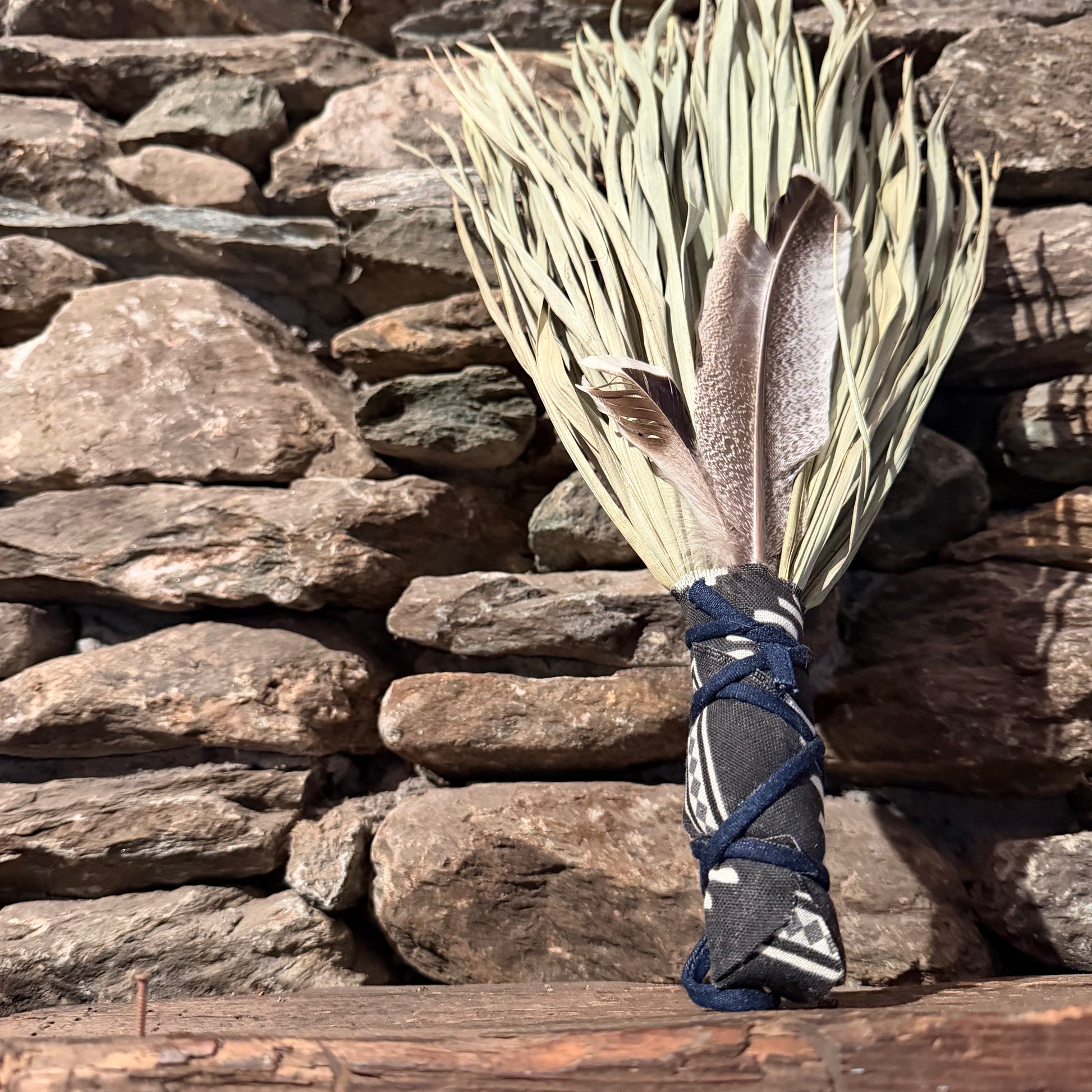 Fan Palm Chakapa 19" Black & White with Dark Denim Cord