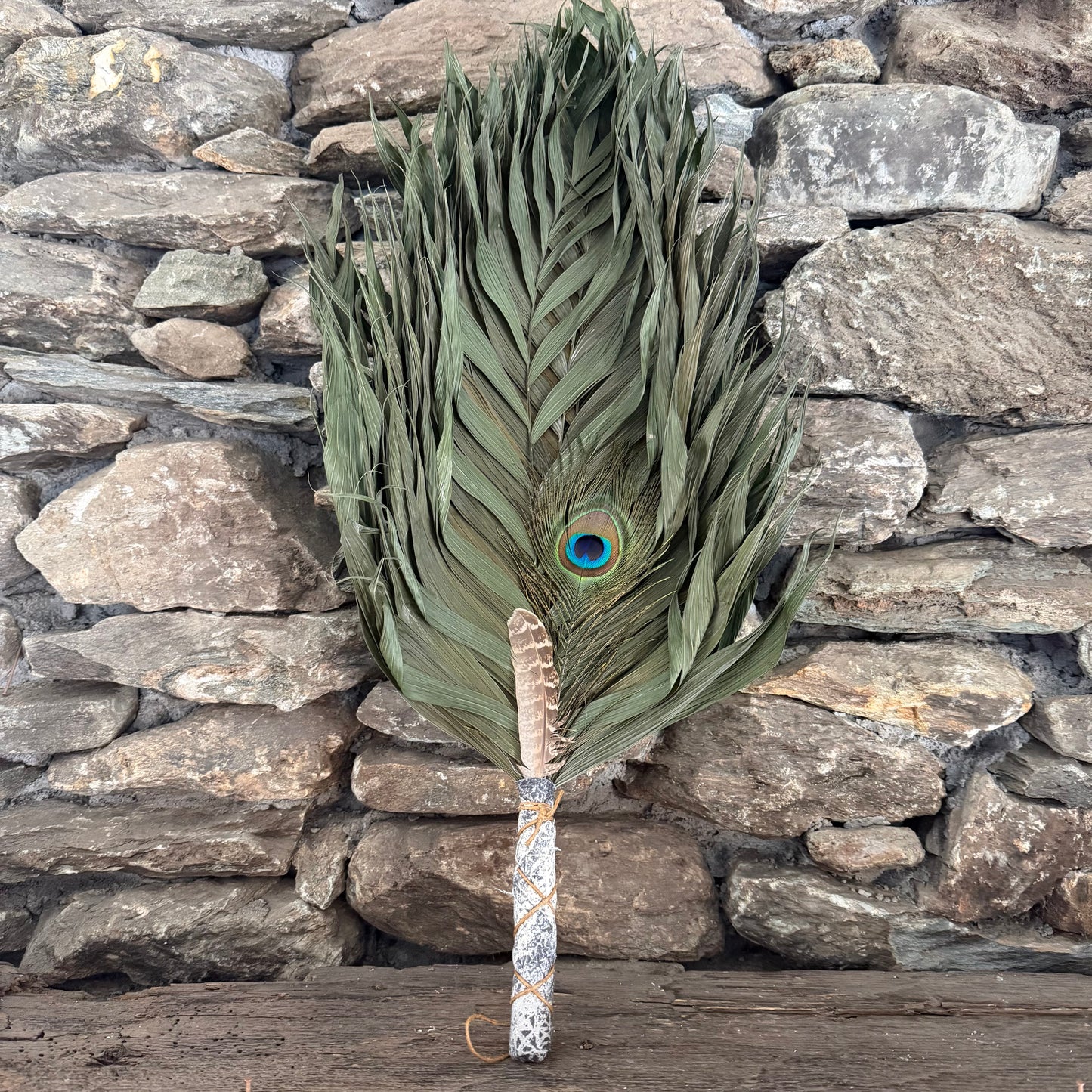 Commodore Palm Chakapa 25" Black & Grey Fabric with Tan Cord