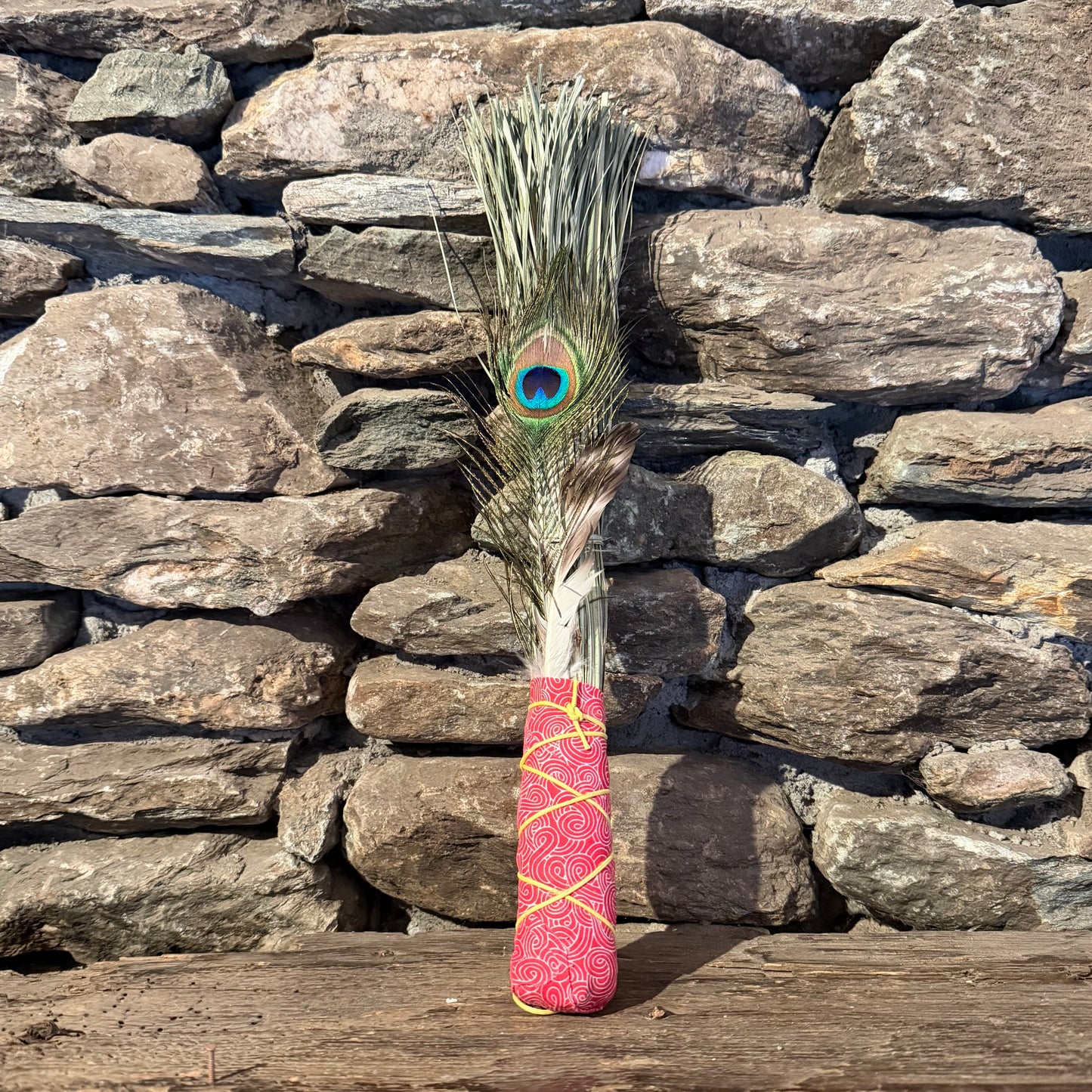 Beargrass Chakapa 18" Red & White Fabri with Yellow Cord