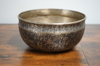 Antique Ultabati Singing Bowl 9.5" 1.4kg, C#3 100+ Years Old