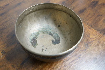 Antique Ultabati Singing Bowl 9.5" 1.4kg, C#3 100+ Years Old